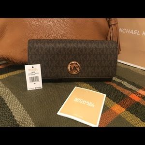 NWT Michael Kors Fulton Brown wallet